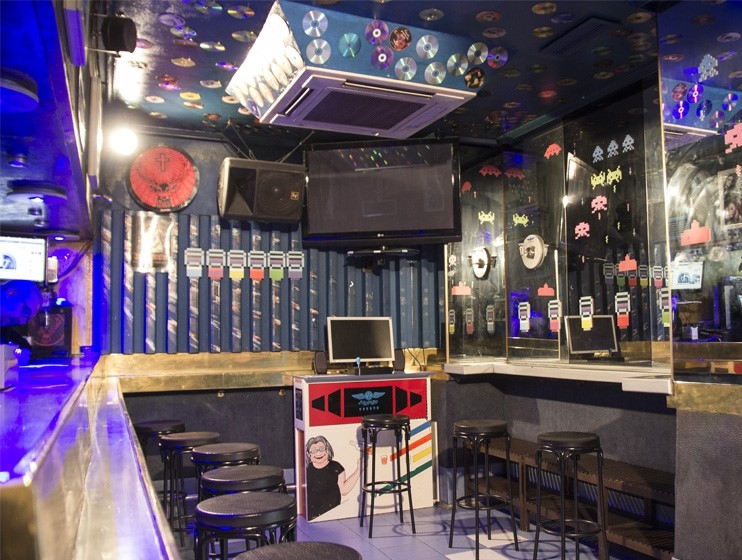 Azzurro Arcade Rock Pub